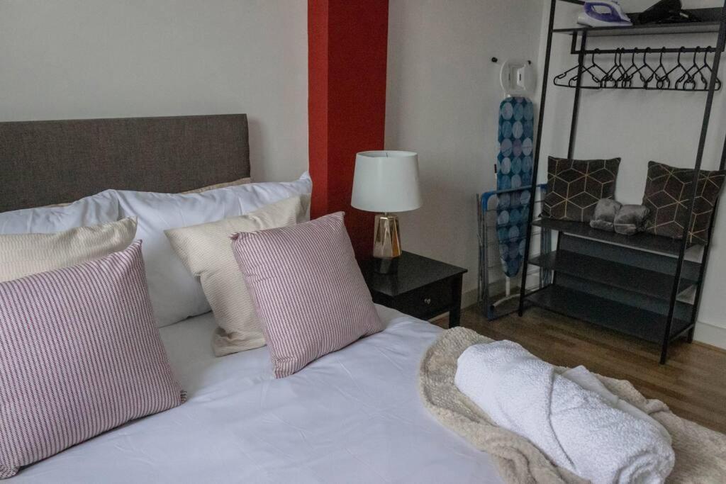 Cozy And Modern 2-Bed Apartment Swansea Eksteriør bilde